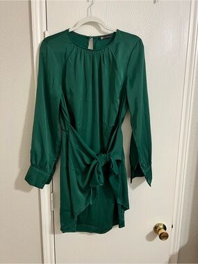 Emerald Green Tie-Waist Long Sleeve Dress